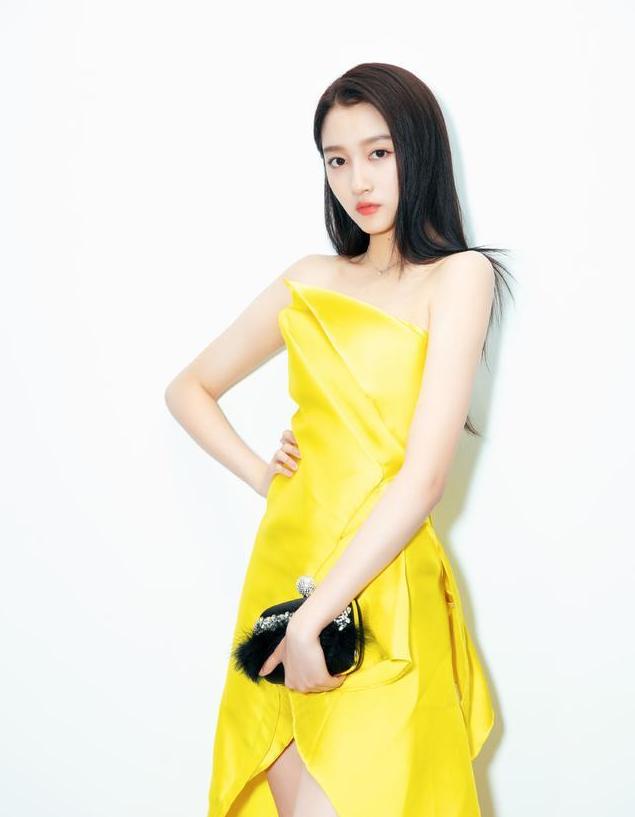 关晓彤穿得那么美要去见鹿晗吗,关晓彤的魅力如何俘获鹿晗