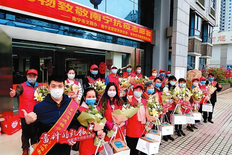 致敬深圳抗疫一线志愿者,致敬志愿者为抗疫奉献光和热