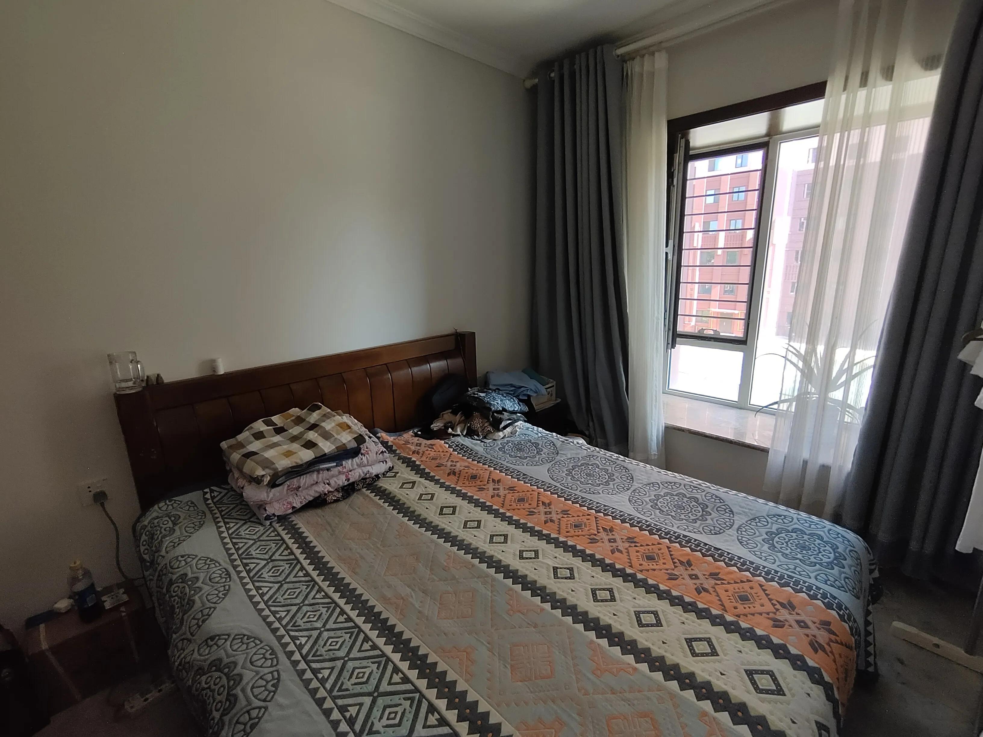 滨河区农大附小东门,农大附小和爱民街