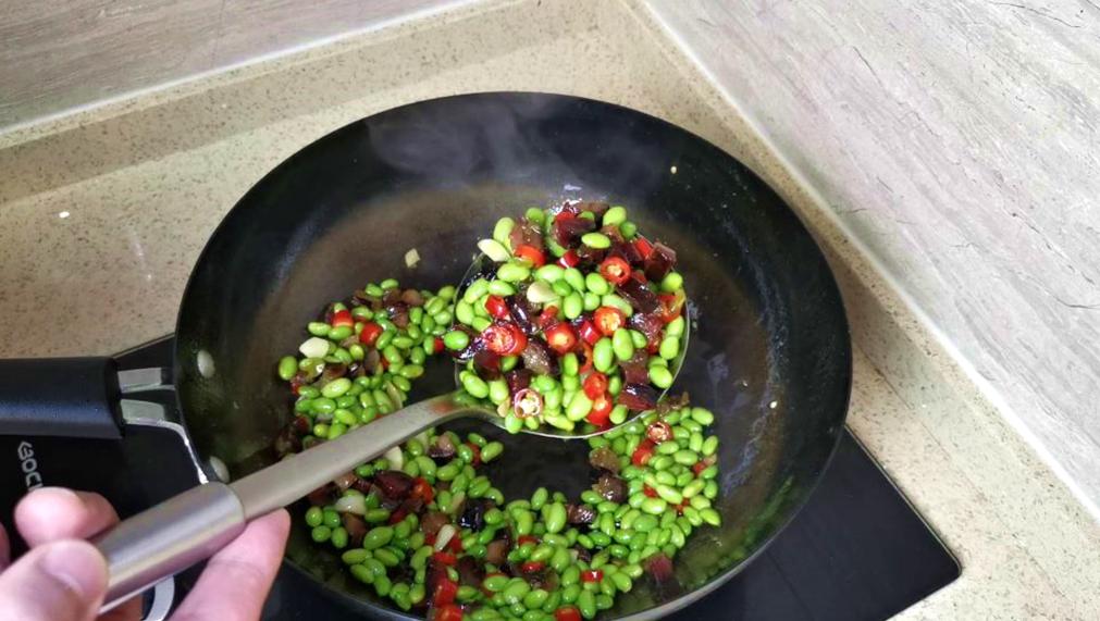 毛豆怎么炒好吃又简单的做法,毛豆米和什么菜炒在一起最好吃