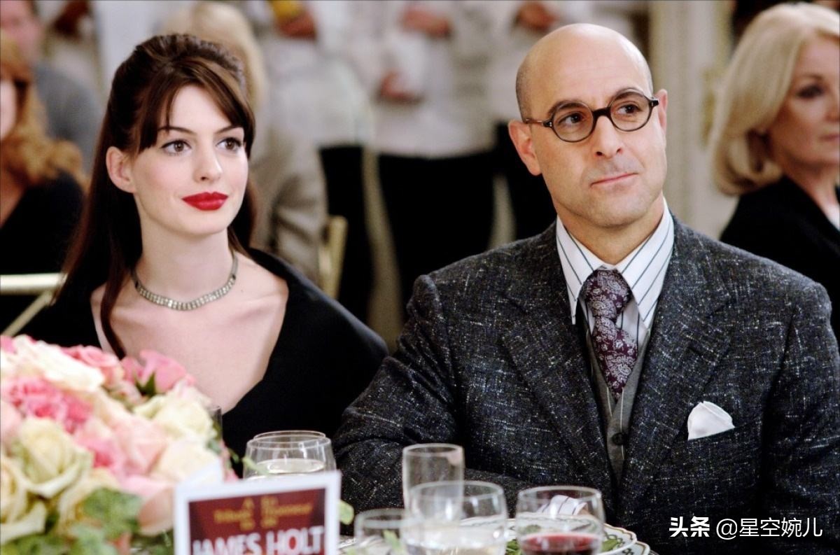 重看《穿普拉达的女王》，工作后才看懂影片揭露的这2个真相