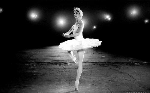 芭蕾舞转圈不晕原因,芭蕾最高可以转几圈