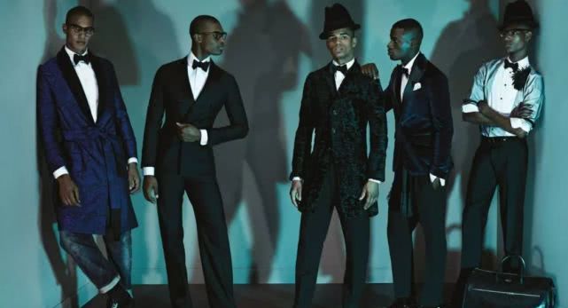 把裤子穿在肚脐上面会怎么样,把裤子扎进腰里的穿搭