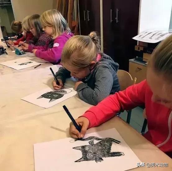 他用一支5块钱的针管笔“撸猫”，17万网友直呼：这猫要活了