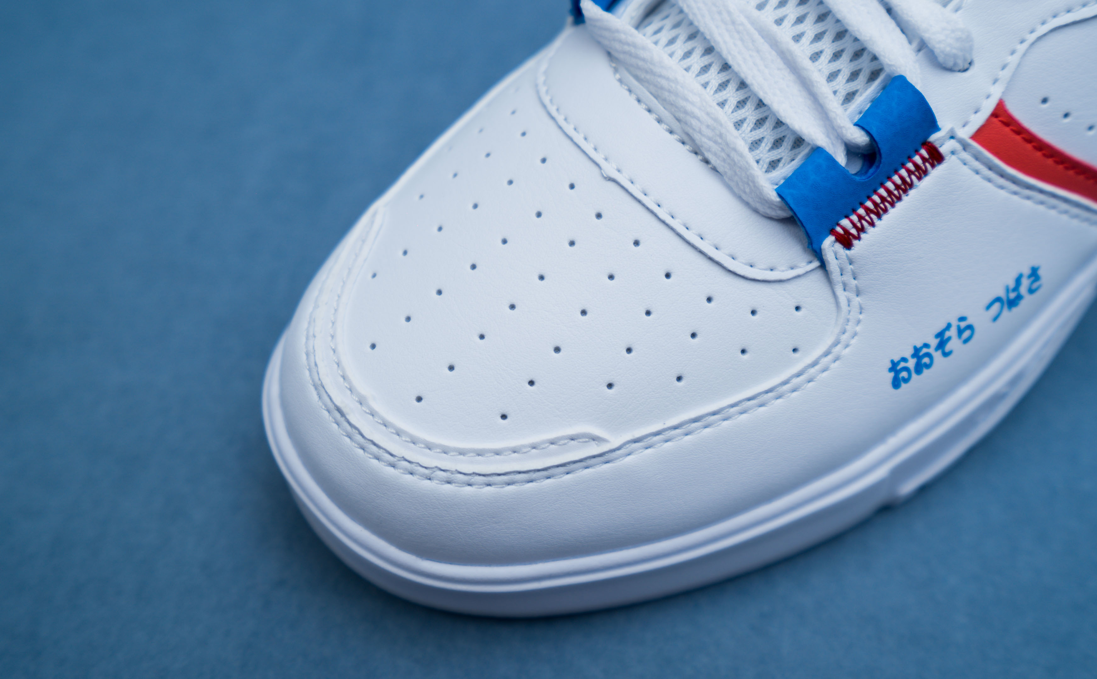 加上NFO科技，这一波联名有内味了：361°X足球小将小白鞋体验