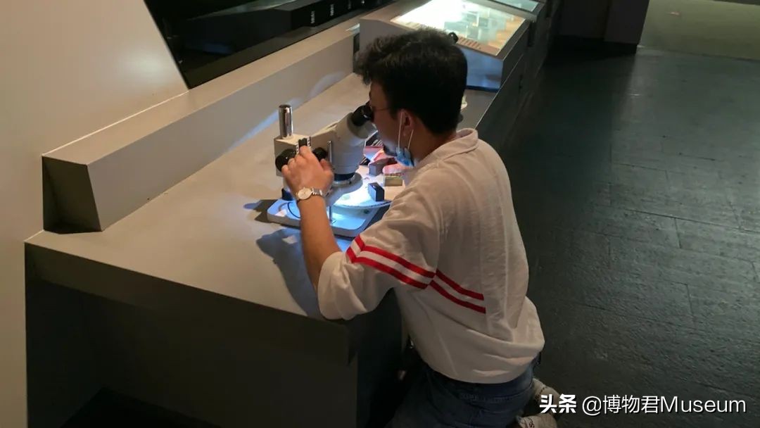 物开一刃为“刀”，两面*刃开**为“剑”，双刀相交为“剪”