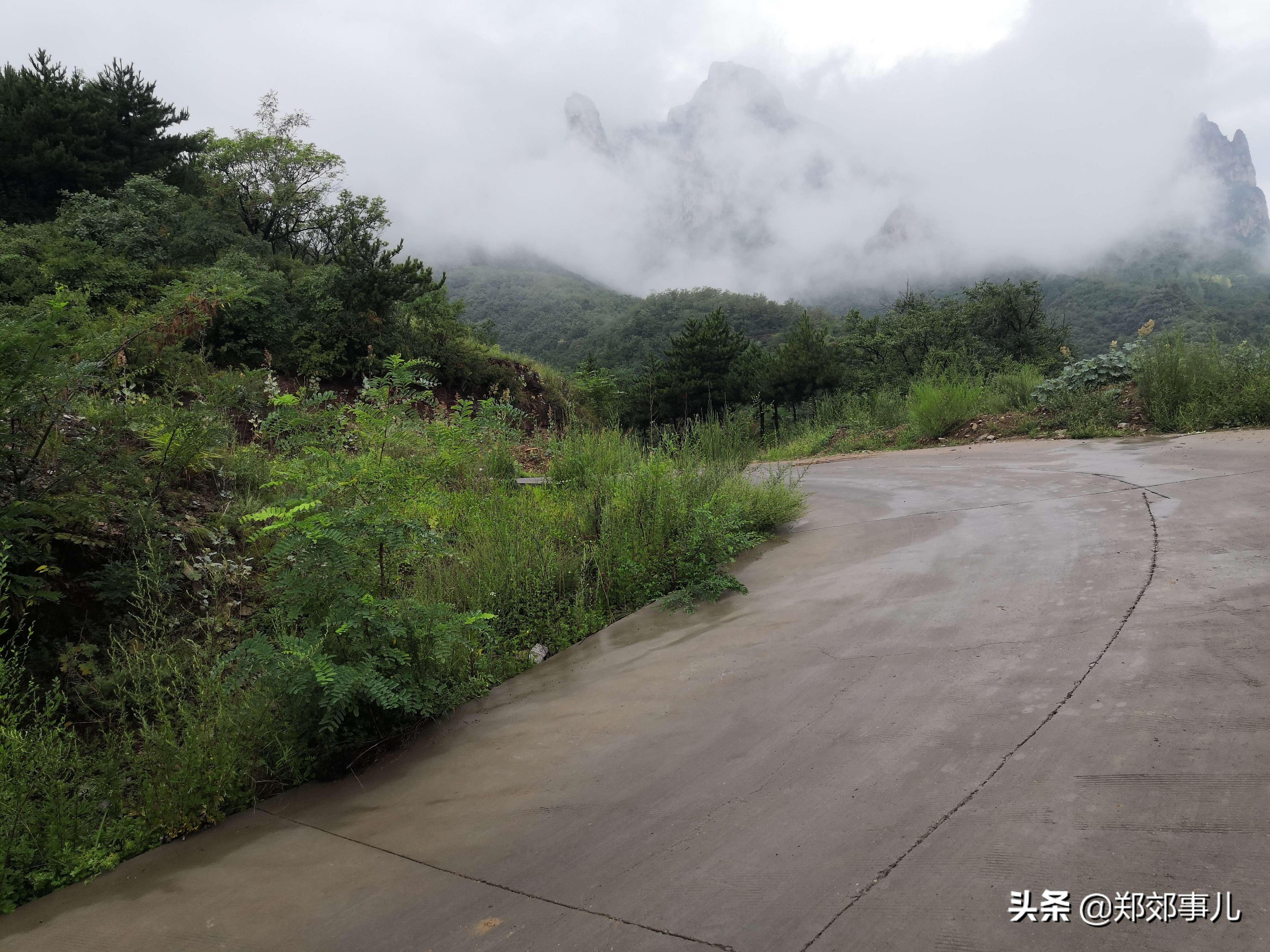 途径林州冰冰背，30元门票，还要出钱租大衣，出来人说就一洞别去