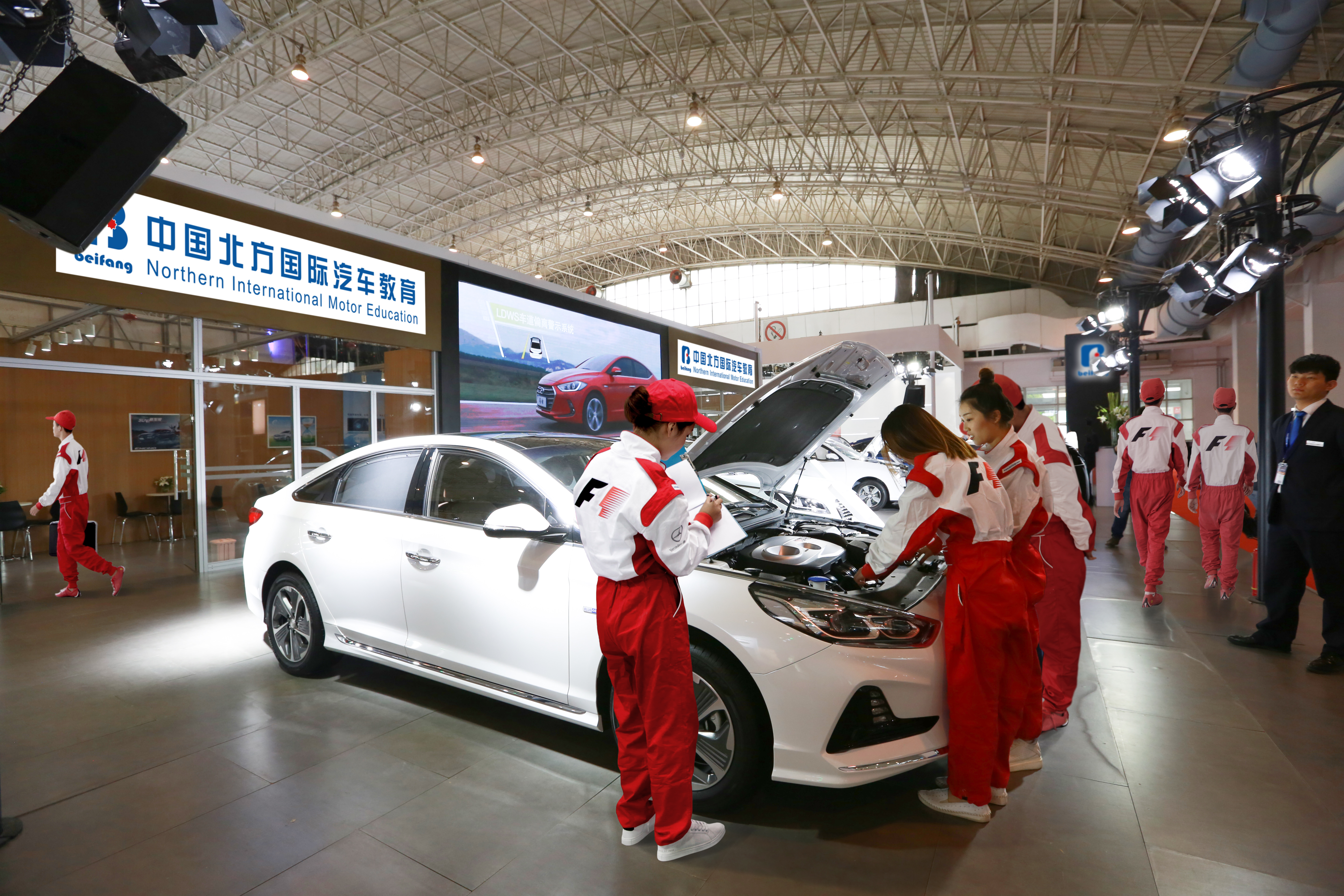 男生学汽修和烹饪哪个有前途,男孩学汽修有前途吗