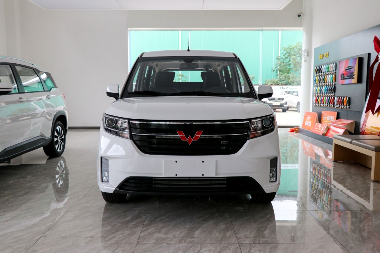 江淮瑞风m3自动挡落地价五菱宏光,五菱宏光plus和江淮瑞风m3哪个好