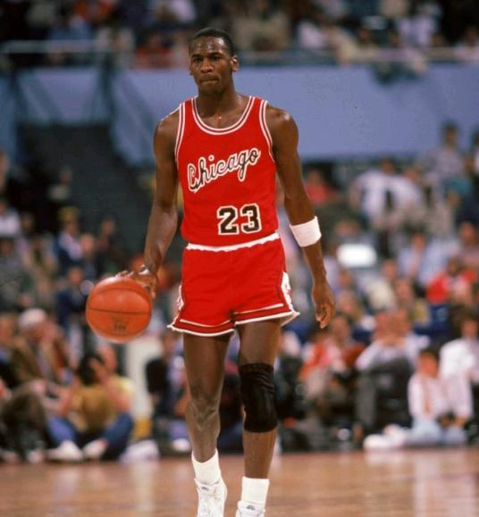 84年耐克签约乔丹，开出3大难题，为何一年后就后悔了？