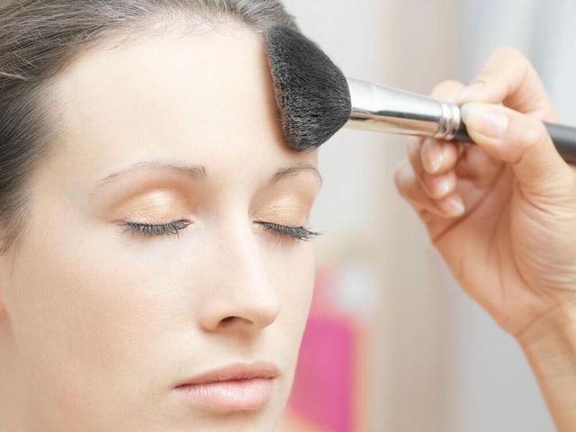 油皮如何不脱妆保持妆容持久,底妆怎么服帖持久油皮好用