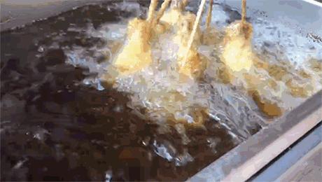 肯德基炸鸡腿是怎么做的,原来肯德基的鸡翅是没有骨头的