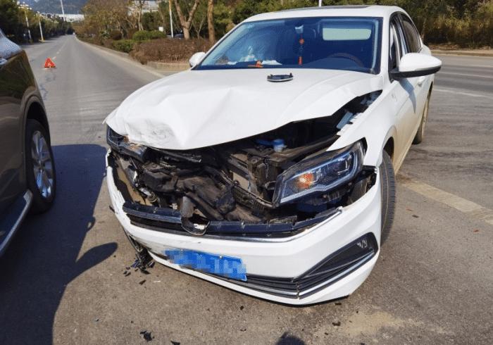 君威与昂科威碰撞,大众宝来车辆撞击测试