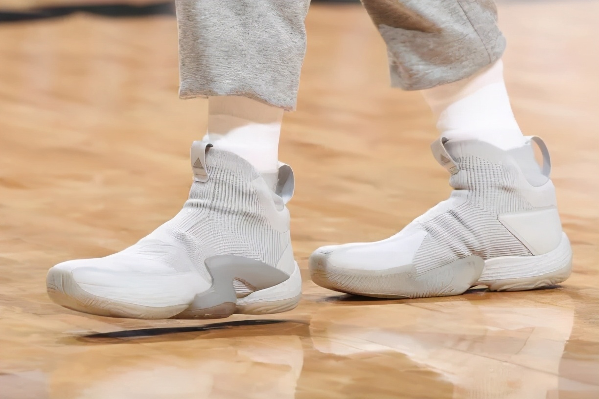 莫兰特上脚kobe4橙色,莫兰特上脚过的kobe球鞋