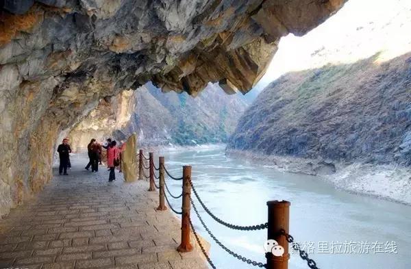 香格里拉除了景点还有好玩的地方,丽江去香格里拉路途中有什么景点