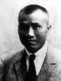 *德朱**是如何成为“红军之父”的