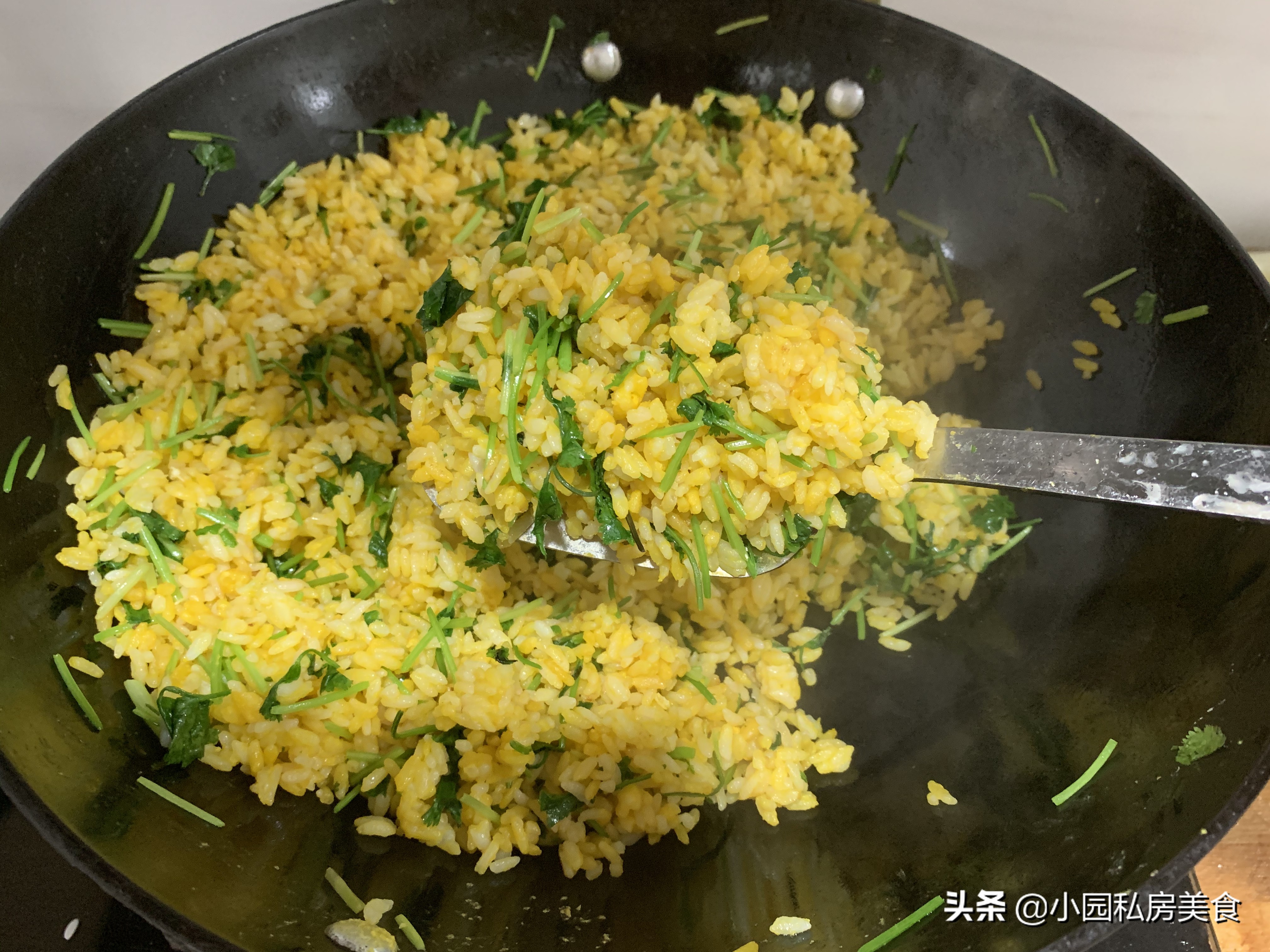 黄金蛋炒饭一炒就一坨,黄金蛋炒饭很腥