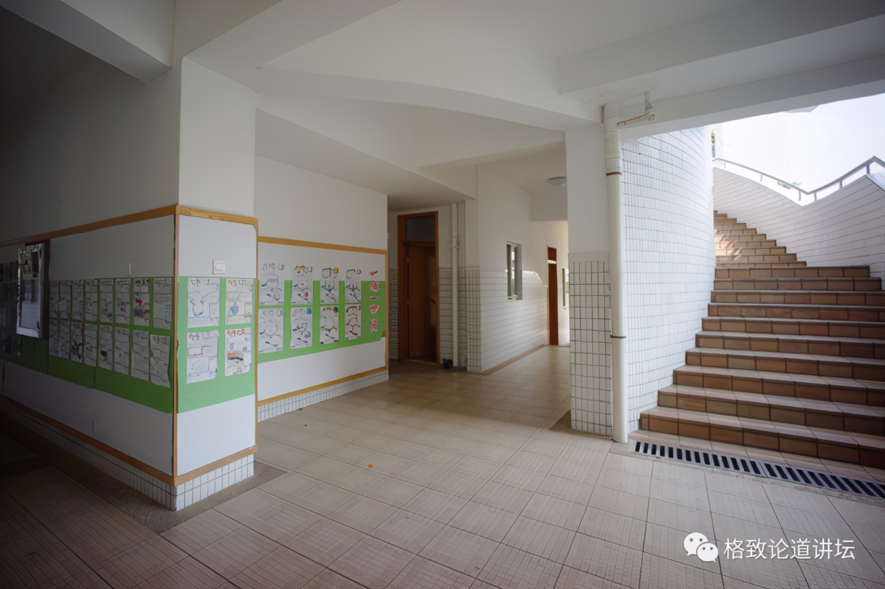 幼儿园做的不对可以关小黑屋吗,幼儿园工作做不好罚钱