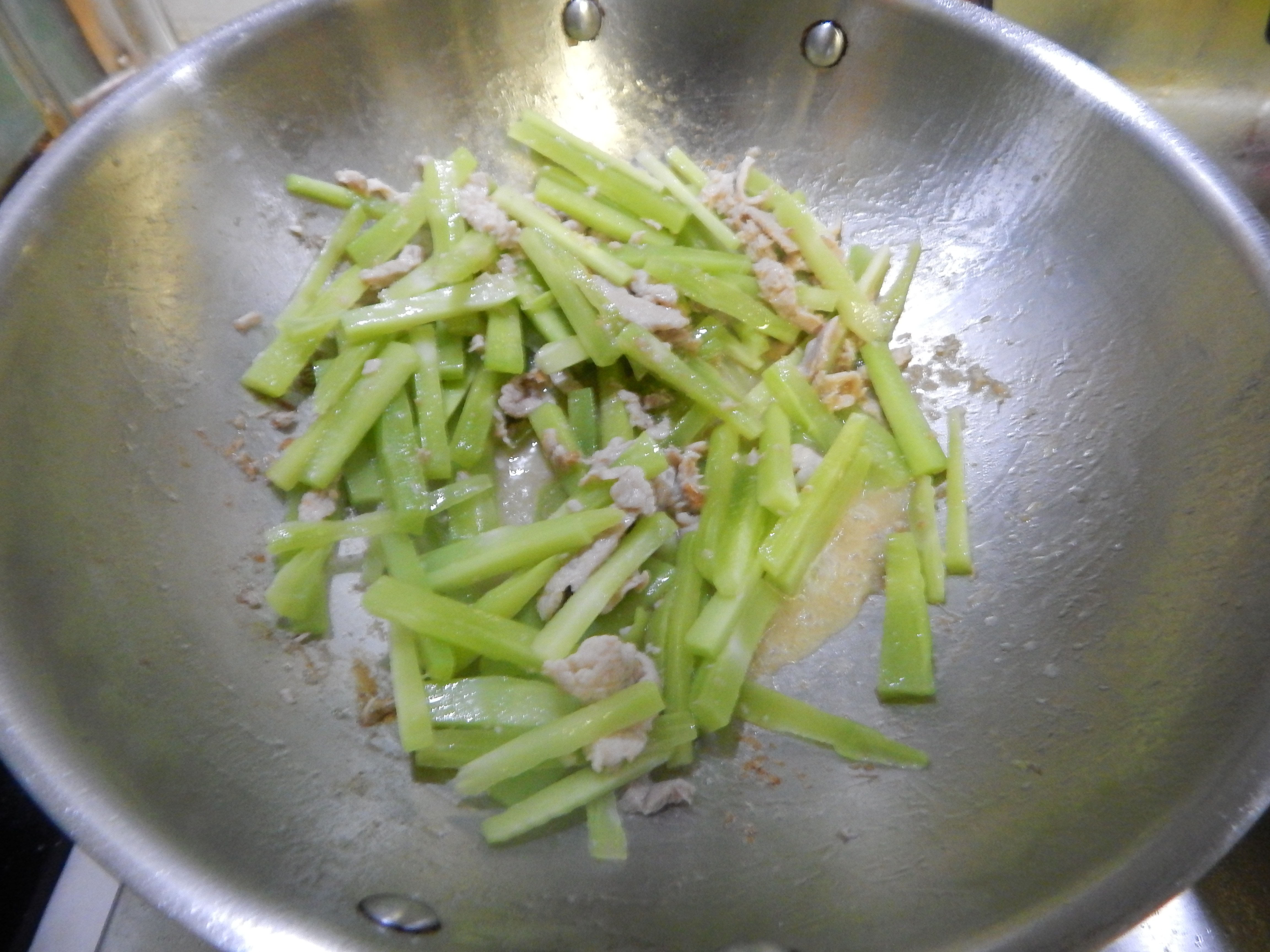 寒冬里吃什么菜好呢,冬天这道菜再贵也要吃补气又补脑