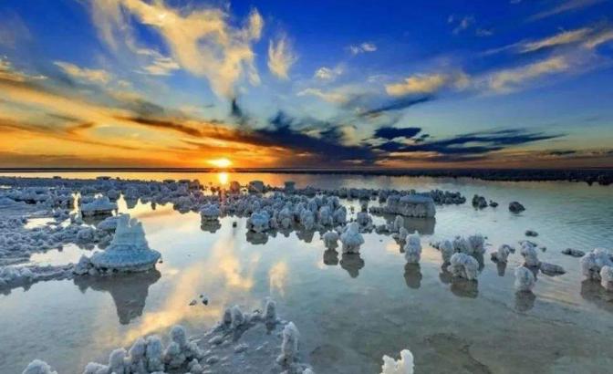 察尔汗盐湖是个聚宝盆,察尔汗盐湖神奇地方