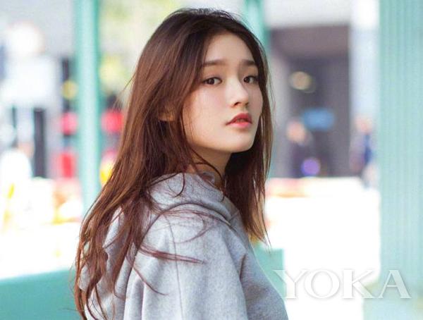 林允最漂亮的唇膏,林允快速化妆变身