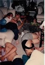 一块红砖打上LOGO卖出天价,顶级潮牌是这么打造的