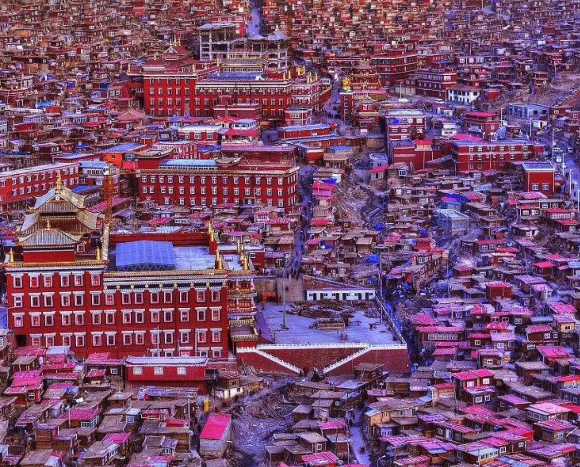 色达惊艳世界的佛国圣境,一身红衣隔红尘