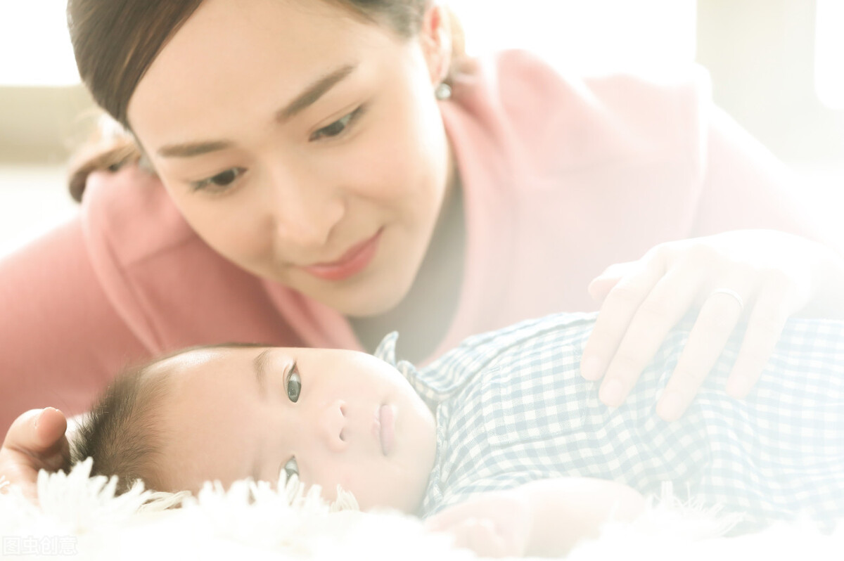 宝宝沾床就醒，主要是这些原因，学会应对就再也不用烦恼了