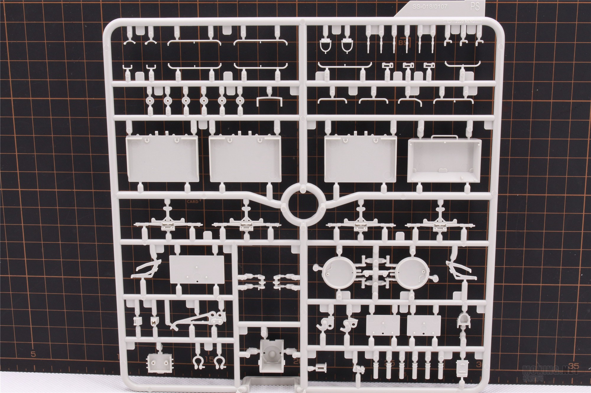 MENG,SS-018-1/35以色列“雌虎”重型装甲运输车-简介与开盒