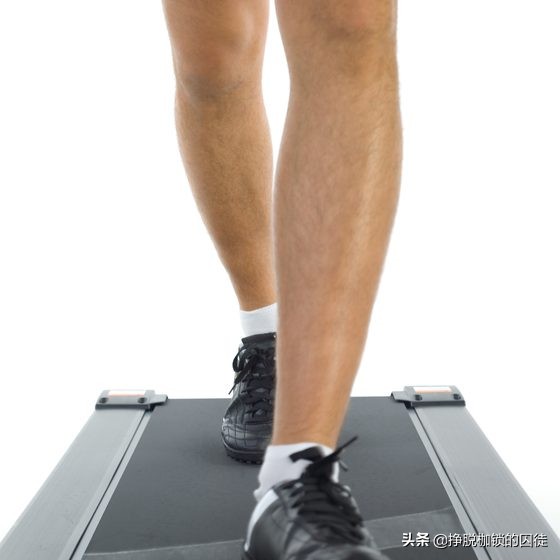 室外和跑步机上快走哪个伤膝盖,在跑步机上快走和跑步效果一样吗