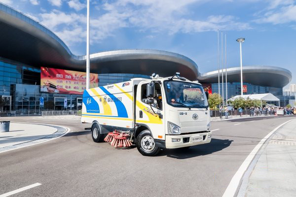 内饰很科幻的商务车,科幻感内饰