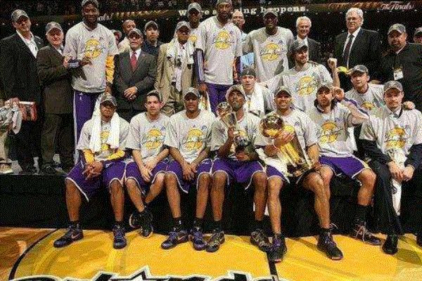 被湖人放弃的现役球员,被湖人抛弃再重生的人