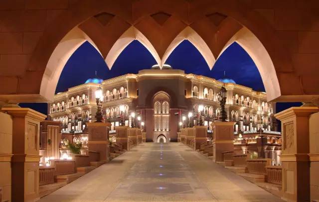 探秘全球唯一8级酒店,全球唯一的8星级酒店