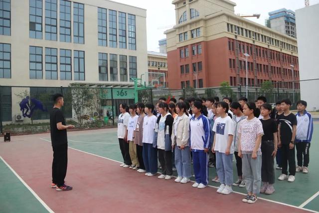 展体育风采,展风采促交流共成长