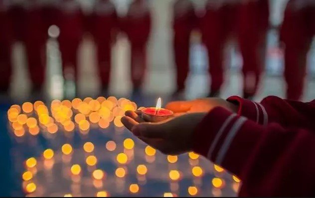 没有她世界依然在绽放,没有她的世界就没有存在的必要