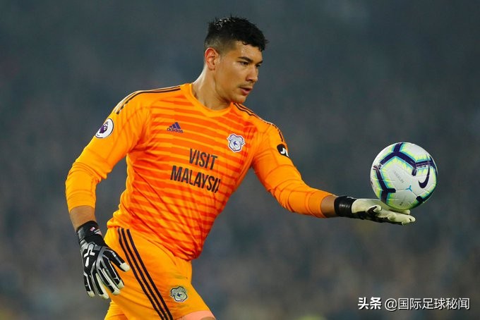 面对国足35次狂射成功零封！亚洲第一门神改写历史