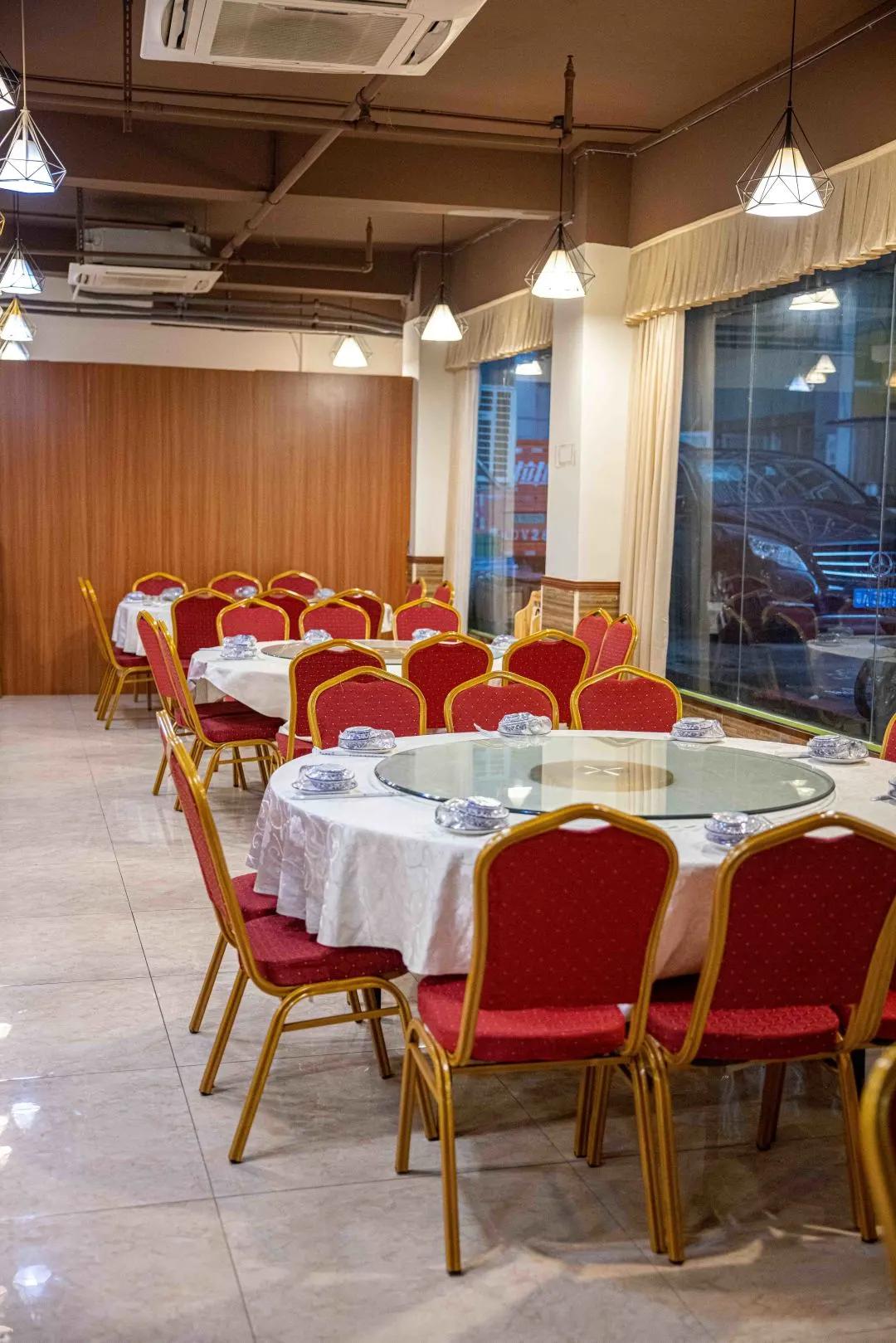 蒸鱼用竹筷子架上放盘子,用竹筒蒸的饭叫什么