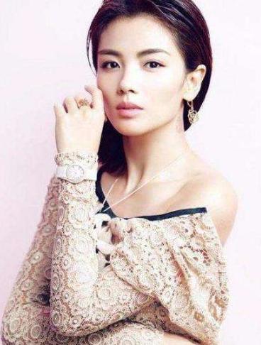 刘涛被离婚？只因42岁的她太美，豪气的首饰演绎怦然心动的时尚美