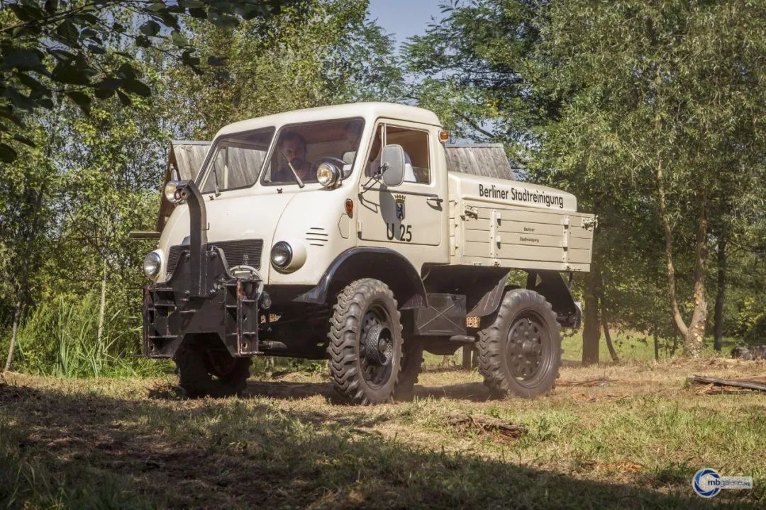 一个可以拉火车的四驱车，曾被吉尼斯世界纪录表彰