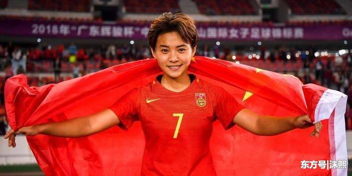 中国女足队员看外国男足队员,中国女足带男足看世界
