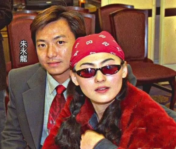 谢霆锋张柏芝爱恨纠葛,谢霆锋张柏芝王菲之间的故事