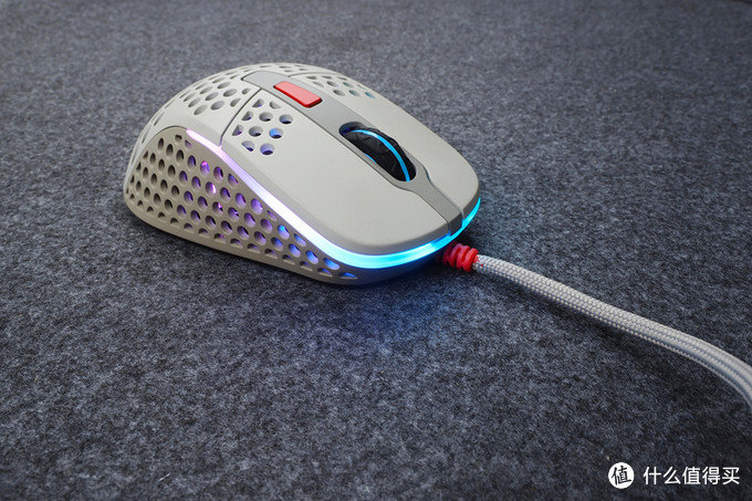 xtrfym4和xtrfym42区别,xtrfym4鼠标适合多大的手