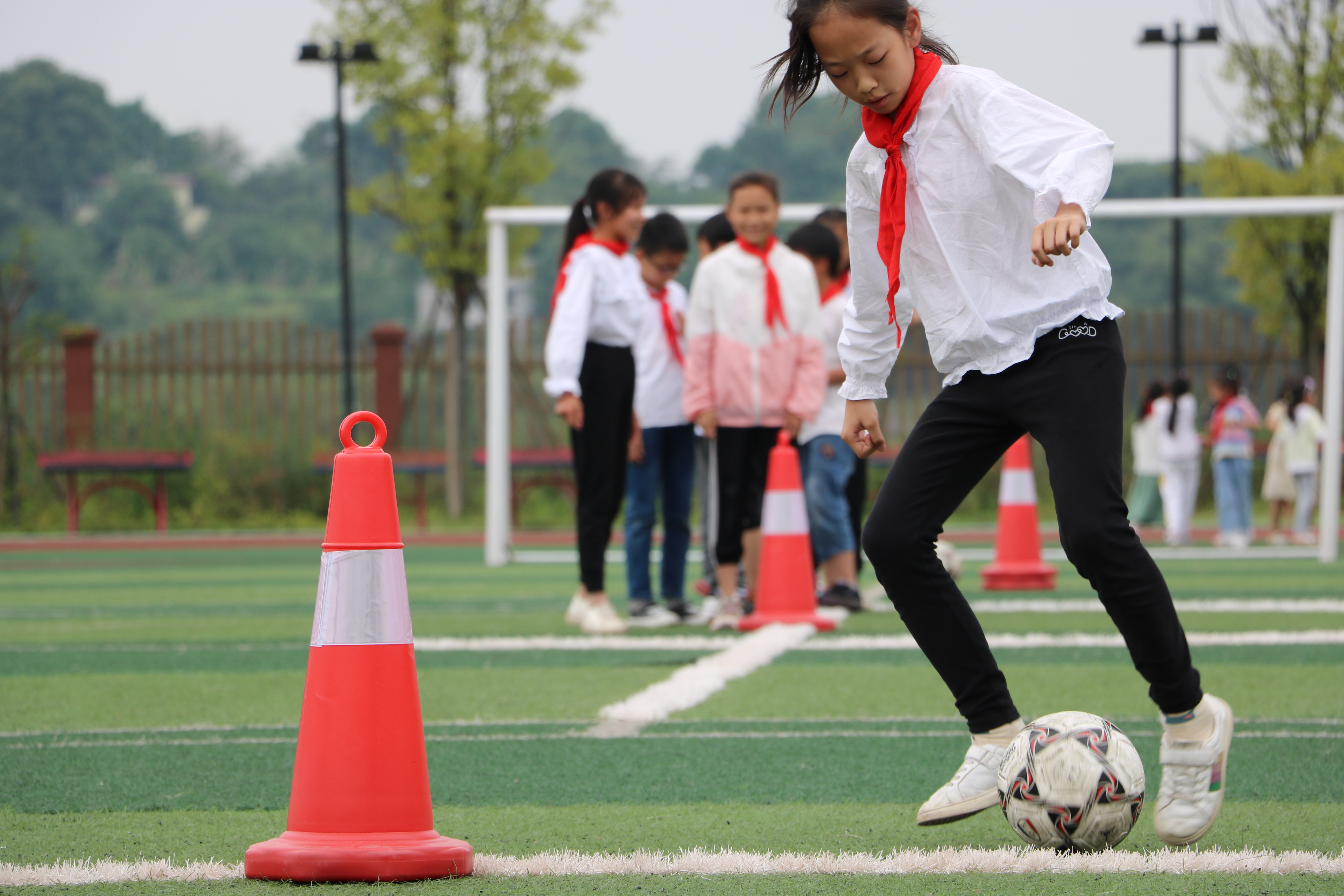 小学开展青少年足球培训及赛事,黄舣小学艺术节