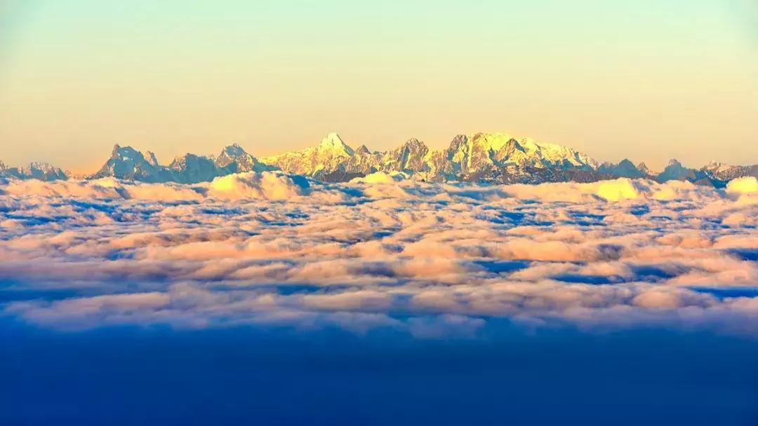 看阿坝县全景,阿坝环线海拔一览表