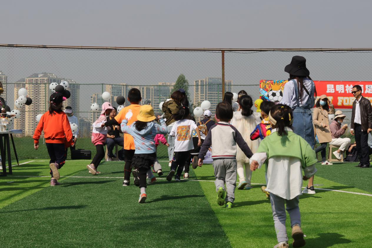 为梦想而努力青少年足球活动昆明,昆明青少年体适能培训机构