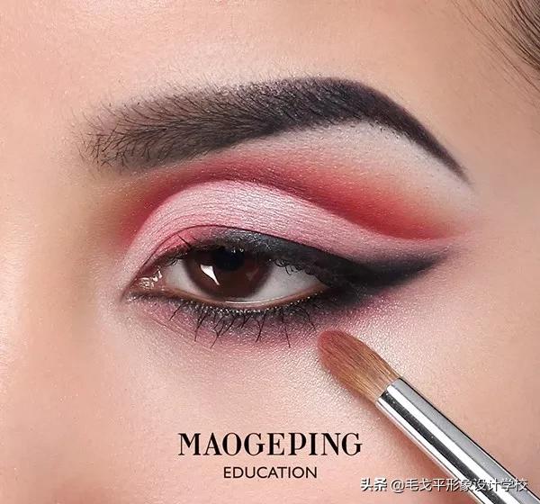 欧式眼妆怎么化妆好看,欧式深眼窝眼妆画法技巧