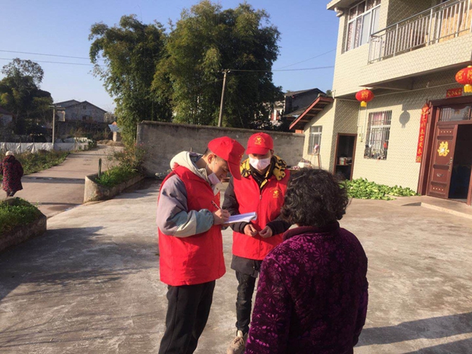 防疫期间农村支书给村民送药,村支书带领群众捐赠物资抗疫情