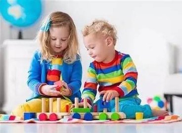 “把你家奔驰借我开吧，不分享？你真小气！那孩子玩具不是一样吗