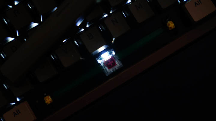 升级还是降级？从罗技到黑峡谷——小巧全键，双模为王