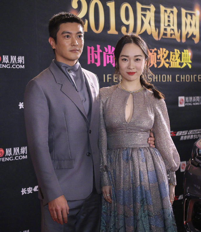 霍思燕抹胸波点裙,霍思燕吊带裙全身照